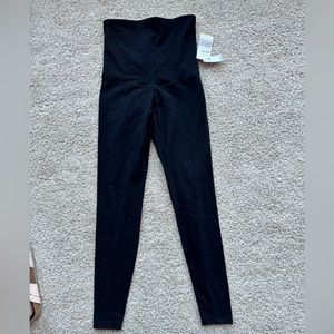 NWT Old Navy go-dry maternity leggings